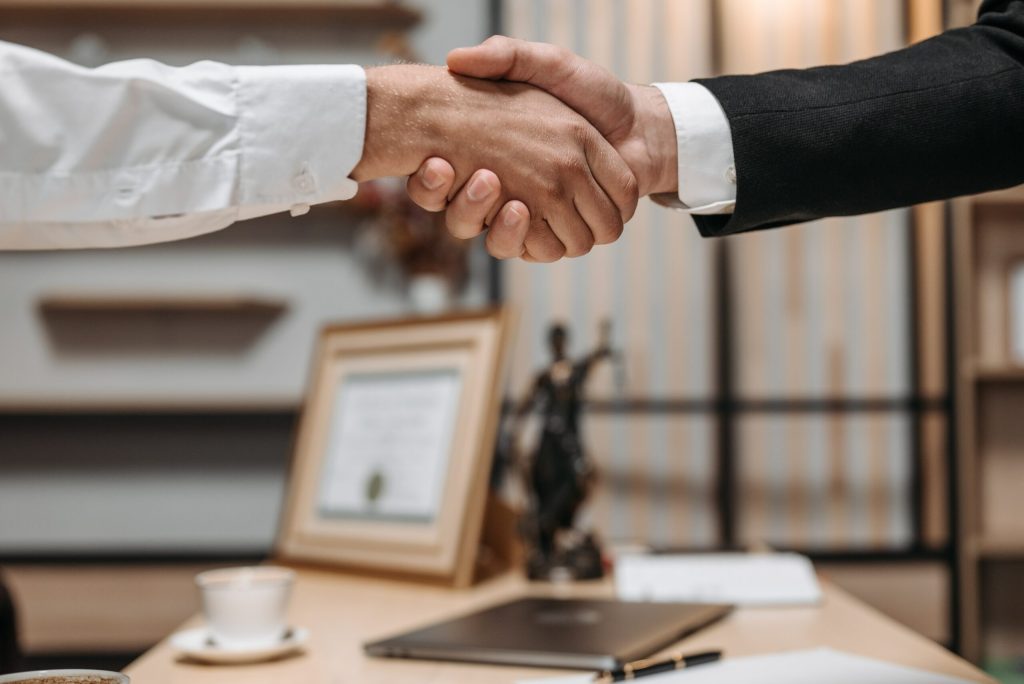 ویژگی‌ های بهترین وکیل دیوان عدالت اداری